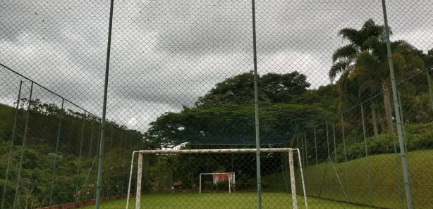 Fazenda / Sítio / Chácara com 4 Quartos para alugar, 1000m² no Jardim Colônia, Jacareí