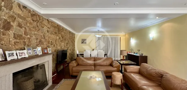 Casa de Condomínio com 4 Quartos para venda ou aluguel, 187m² no Alto, Teresópolis