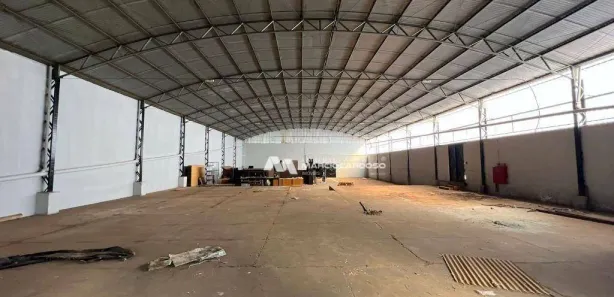 Galpão / Depósito / Armazém para venda ou aluguel, 2118m² no Centro, Mirassol
