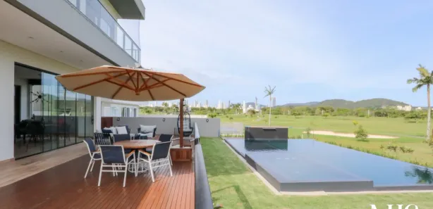 Casa de Condomínio com 5 Quartos para alugar, 600m² no Centro, Camboriú