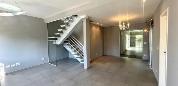 Casa de Condomínio com 4 Quartos para venda ou aluguel, 150m² no Jardim Villaça, São Roque