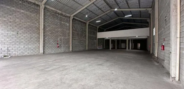 Galpão / Depósito / Armazém para alugar, 750m² no Parque São Vicente, São Vicente