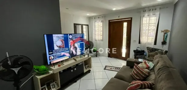 Sobrado com 2 Quartos à venda, 162m² no Vila Caraguata, Cubatão