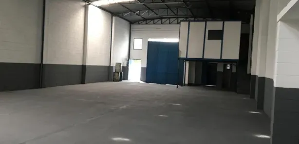 Galpão / Depósito / Armazém para alugar, 350m² no Parque Laguna, Taboão da Serra
