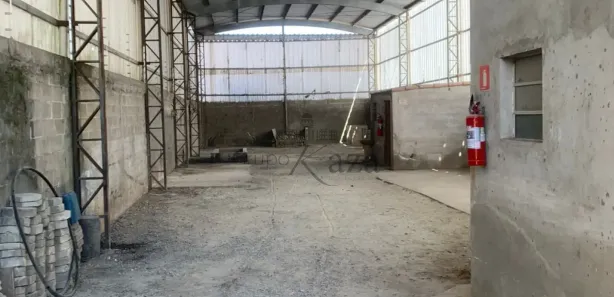 Loja / Salão / Ponto Comercial à venda, 390m² no Jardim São Luiz, Jacareí
