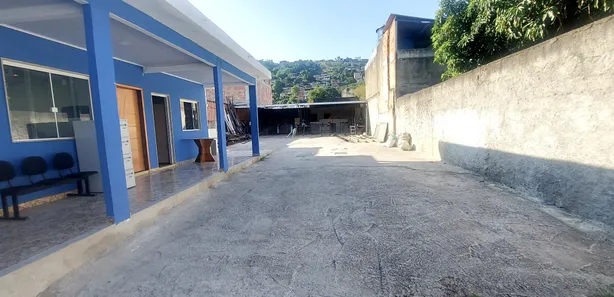Galpão / Depósito / Armazém com 3 Quartos para venda ou aluguel, 390m² no Santa Terezinha, Mesquita