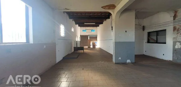 Galpão / Depósito / Armazém à venda, 650m² no , Pederneiras