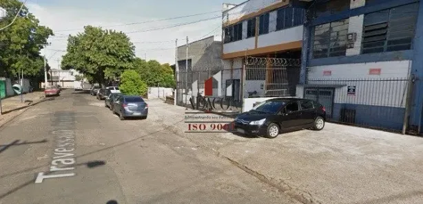 Galpão / Depósito / Armazém à venda, 700m² no Navegantes, Porto Alegre