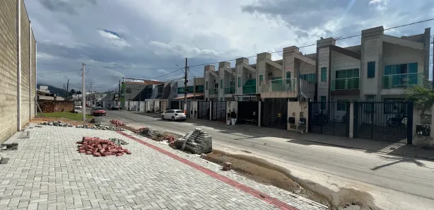 Galpão / Depósito / Armazém para alugar, 240m² no Santa Regina, Camboriú