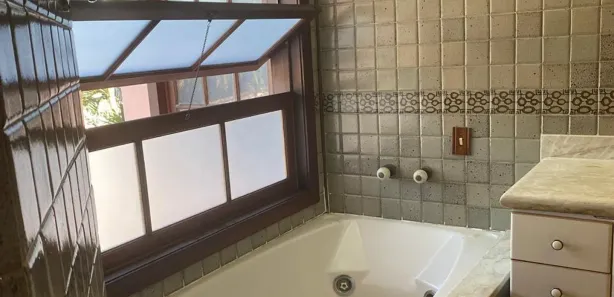 Casa de Condomínio com 3 Quartos para alugar, 390m² no Itaipu, Niterói