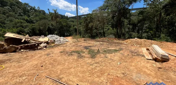 Fazenda / Sítio / Chácara com 3 Quartos à venda, 1000m² no , Mairinque