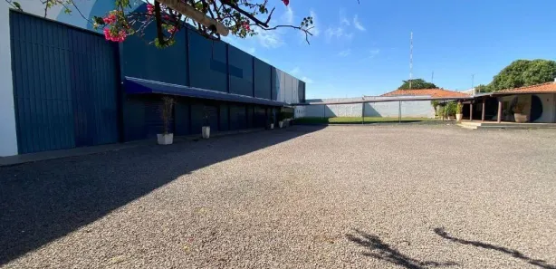Prédio Inteiro para alugar, 1890m² no Palmeiras, Araçatuba