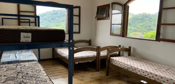 Fazenda / Sítio / Chácara com 10 Quartos à venda, 2000m² no Santo Antônio, Duque de Caxias