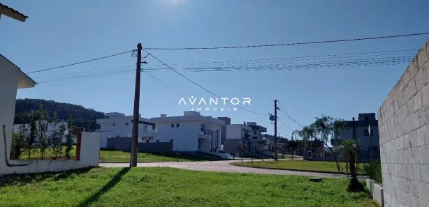Terreno / Lote / Condomínio à venda, 300m² no Tomazetti, Santa Maria