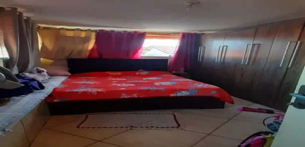 Sobrado com 3 Quartos à venda, 138m² no Jardim Mesquita, Jacareí