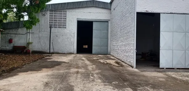 Galpão / Depósito / Armazém com 1 Quarto à venda, 1150m² no , Simões Filho