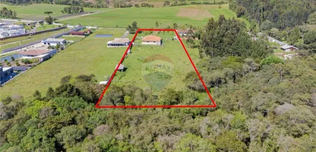 Fazenda / Sítio / Chácara com 4 Quartos à venda, 270m² no , Campina Grande do Sul