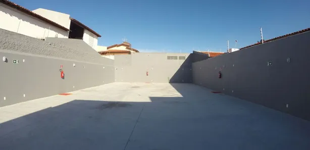 Galpão / Depósito / Armazém à venda, 408m² no Coroa do Meio, Aracaju