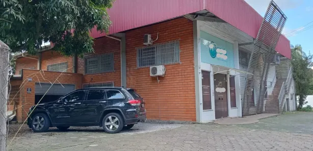 Conjunto Comercial / Sala com 3 Quartos para alugar, 340m² no Do Salto, Blumenau