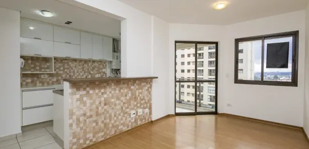 Apartamento com 2 Quartos para alugar, 60m² no Capão Raso, Curitiba