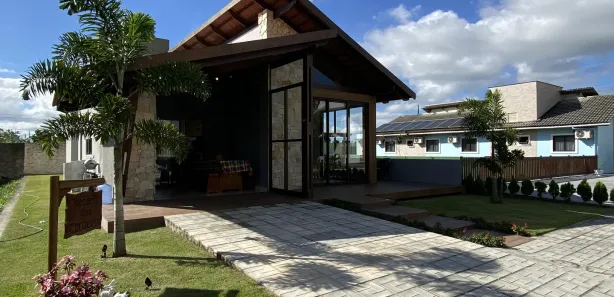 Casa de Condomínio com 3 Quartos para alugar, 160m² no , Bananeiras