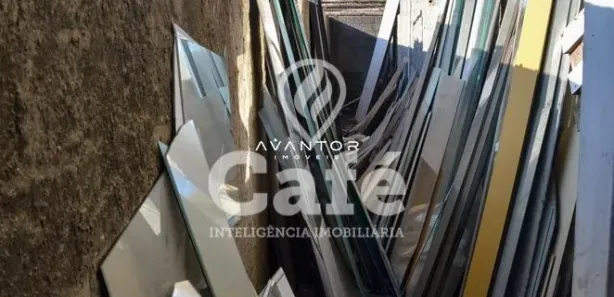 Galpão / Depósito / Armazém à venda, 355m² no Tomazetti, Santa Maria