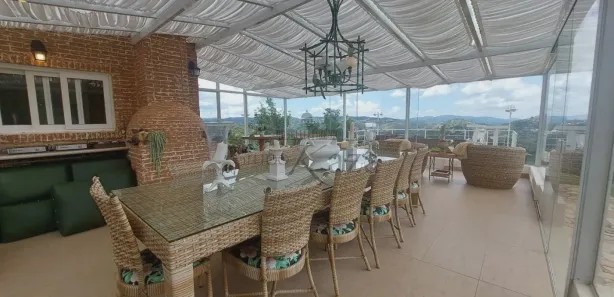 Casa de Condomínio com 5 Quartos para venda ou aluguel, 2500m² no , Campos do Jordão