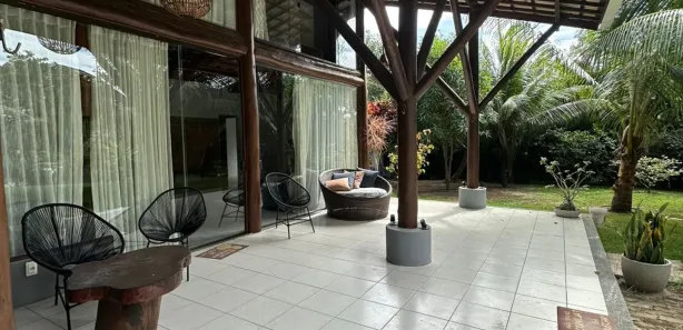 Casa de Condomínio com 4 Quartos para venda ou aluguel, 1300m² no Busca Vida (Abrantes), Camaçari