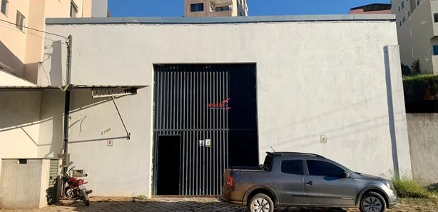 Galpão / Depósito / Armazém à venda, 450m² no Vau Açu, Viçosa