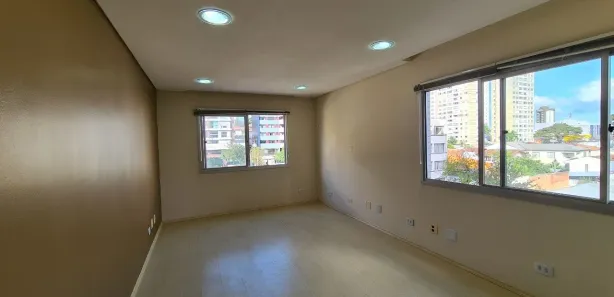 Conjunto Comercial / Sala para alugar, 28m² no Centro, Curitiba
