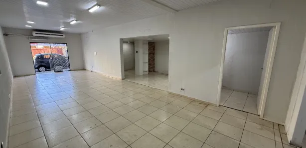 Loja / Salão / Ponto Comercial com 3 Quartos para alugar, 100m² no Monjolo, Foz do Iguaçu