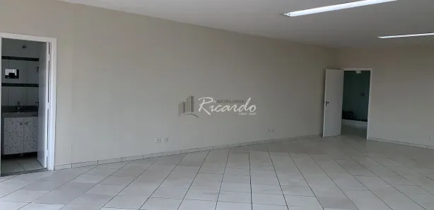 Conjunto Comercial / Sala para alugar, 110m² no Centro, Arapongas