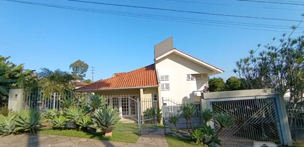 Casa com 4 Quartos para alugar, 371m² no Mina Brasil, Criciúma