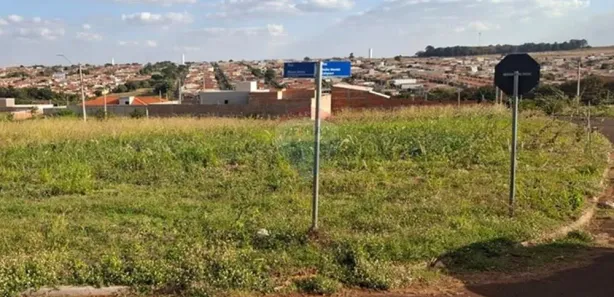 Terreno / Lote / Condomínio à venda, 220m² no Centro, Cravinhos