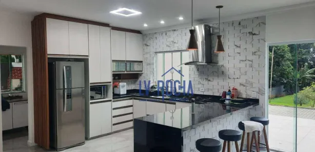 Sobrado com 4 Quartos à venda, 240m² no , Embu-Guaçu