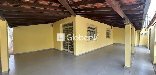 Casa com 4 Quartos para alugar, 150m² no Major Prates, Montes Claros