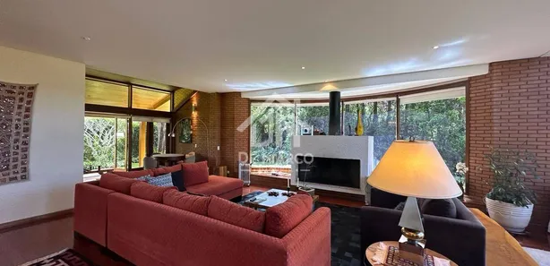 Casa de Condomínio com 5 Quartos para venda ou aluguel, 469m² no Jd do Embaixador, Campos do Jordão