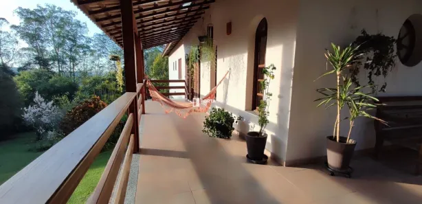Fazenda / Sítio / Chácara com 3 Quartos à venda, 248m² no Chácaras Bartira, Embu das Artes