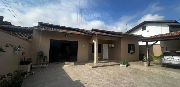 Casa com 2 Quartos para alugar, 160m² no Centro, Penha