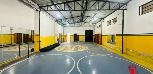 Galpão / Depósito / Armazém para alugar, 275m² no Jardim Independência, Taubaté