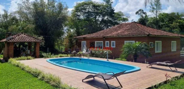 Fazenda / Sítio / Chácara com 3 Quartos à venda, 155m² no Fundão, Alambari