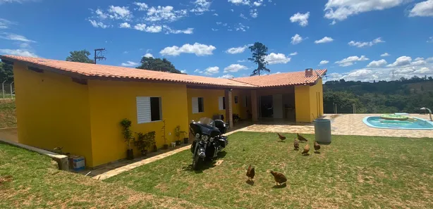 Fazenda / Sítio / Chácara com 3 Quartos à venda, 8000m² no , Mairinque