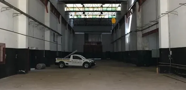 Galpão / Depósito / Armazém para venda ou aluguel, 2000m² no , Mairinque