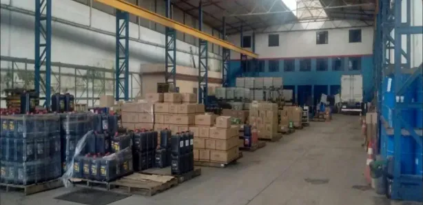 Galpão / Depósito / Armazém para venda ou aluguel, 3000m² no Siderlândia, Volta Redonda