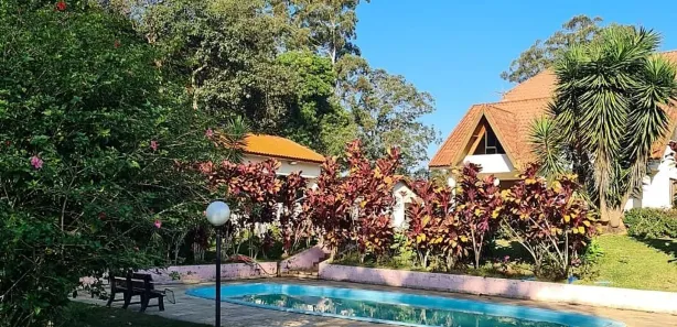 Fazenda / Sítio / Chácara com 5 Quartos para alugar, 640m² no Jardim São Miguel, Cotia