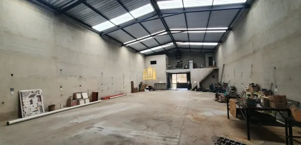 Galpão / Depósito / Armazém à venda, 360m² no São Pedro, Esmeraldas
