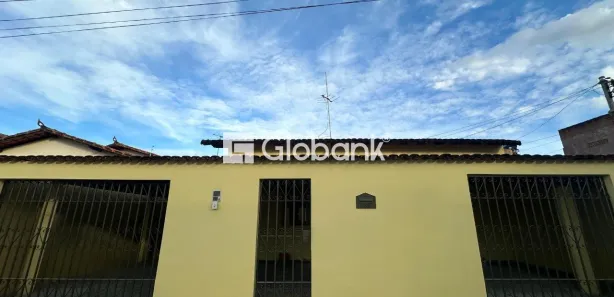Casa com 4 Quartos para alugar, 150m² no Major Prates, Montes Claros