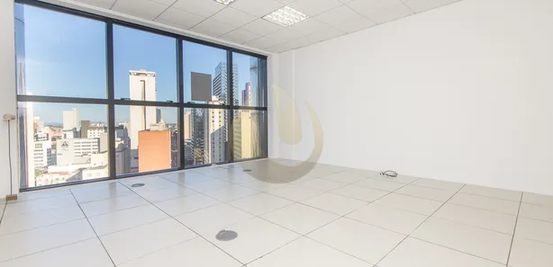 Conjunto Comercial / Sala à venda, 35m² no Centro, Curitiba
