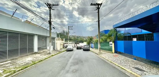 Prédio Inteiro com 8 Quartos para venda ou aluguel, 391m² no Jardim Nomura, Cotia