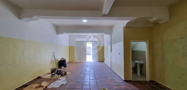 Loja / Salão / Ponto Comercial para alugar, 77m² no Centro, Itatiba